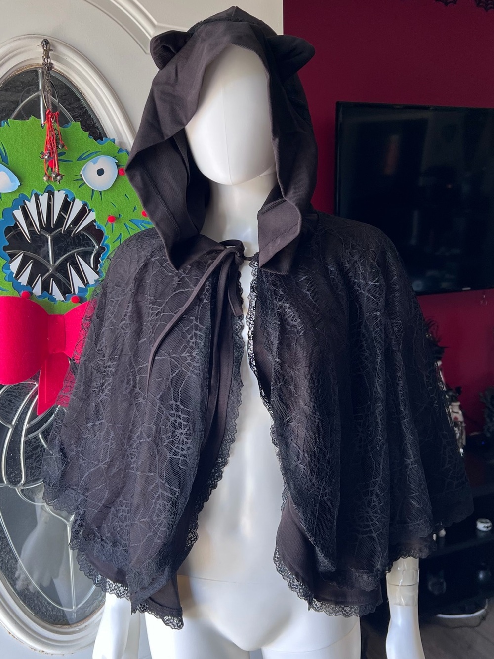 🍒💣 Hot Topic witchy/ goth inspired cat hooded cape (capelet)